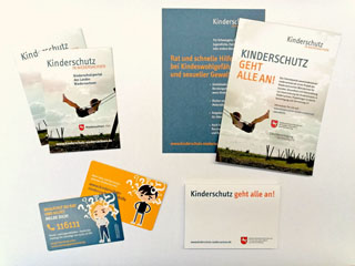 Materialien "Kinderschutz geht alle an!" für Erwachsene und Kinder / Jugendliche: Infokarten, Miniflyer, Postit-Block