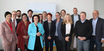 Gruppenbild mit Ministerin Carola Reimann und Mitgliedern der Kinder- und Jugendkommission